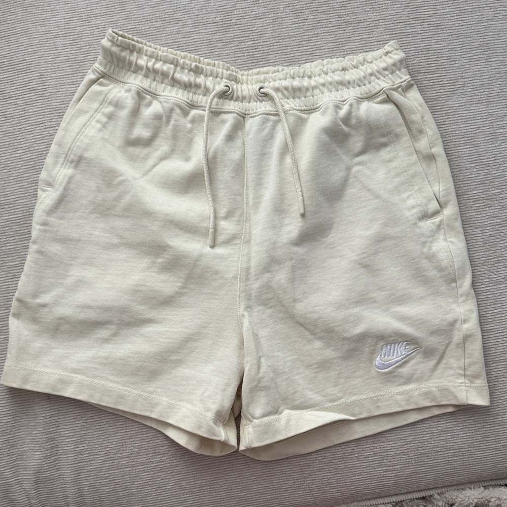 Nike Cream High-Waisted Casual Shorts